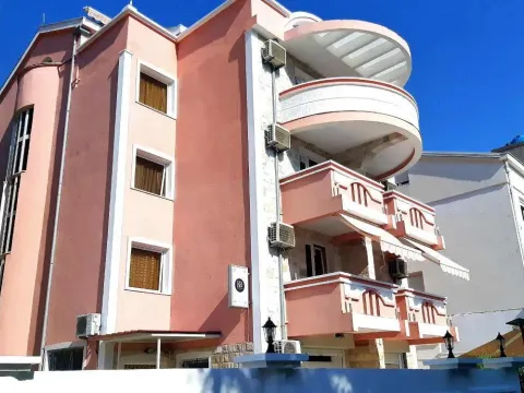 Kuća in Podkošljun