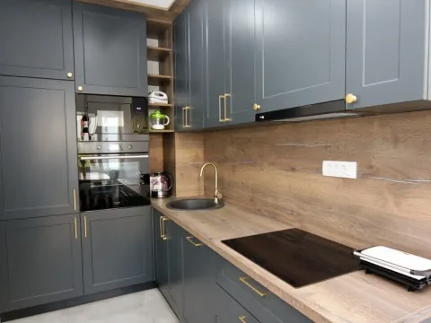 Izdavanje, dvosoban stan, 73m², Centar, Tivat - image 2