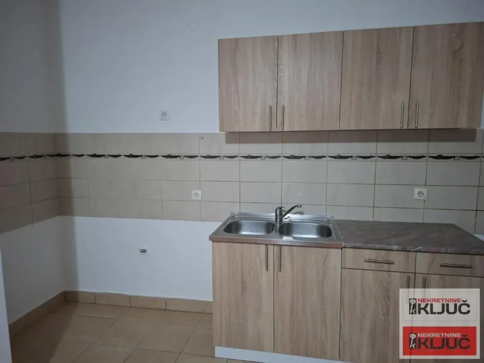 Izdavanje, jednosoban stan, 38m², Grbavica, Novi Sad Sve Podlokacije