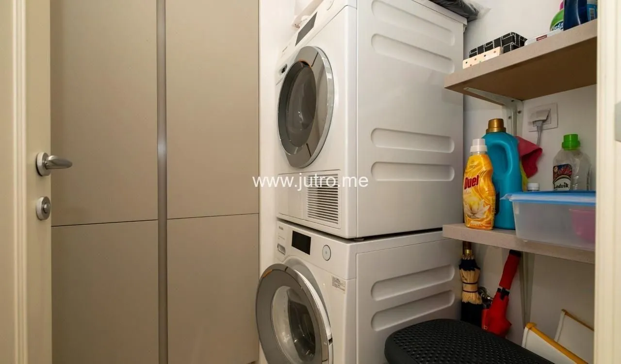 Prodaja, dvosoban stan, 103m², Centar, Tivat
