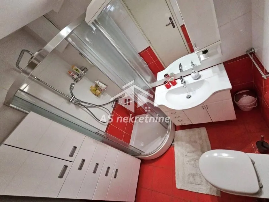 Izdavanje, trosoban stan, 85m², Slavija, Vračar Sve Podlokacije