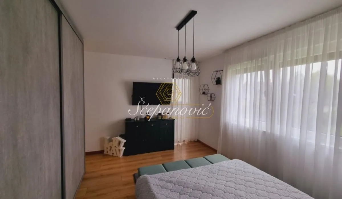 Prodaja, četvorosoban stan, 100m², Adice, Novi Sad Sve Podlokacije