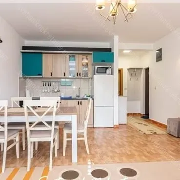 Izdavanje, jednosoban stan, 50m², Đenovići, Herceg Novi