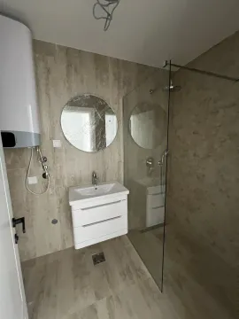 Modern bathroom with a shower and vanity. - image 7
