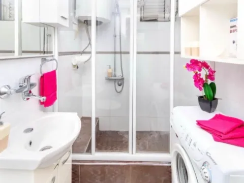 Izdavanje, jednosoban stan, 50m², Kotor, Crna Gora - image 8