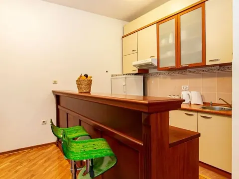 Izdavanje, jednosoban stan, 67m², Centar, Budva - image 8