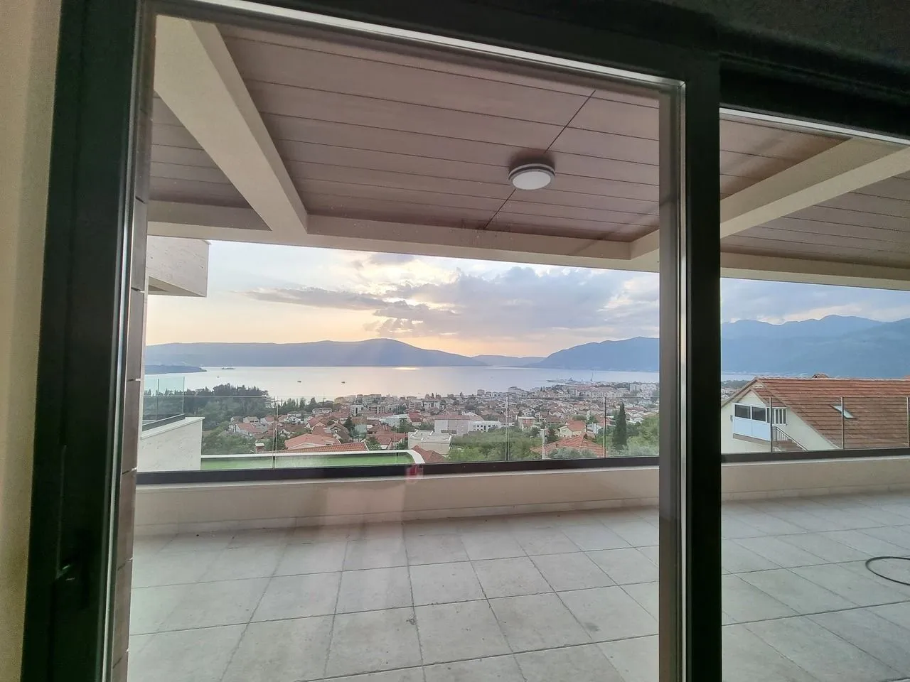 Sale, house, 490m², Tivat, Crna Gora