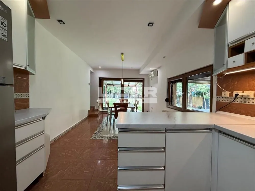 Izdavanje, kuća, 150m², Savski Venac, Beograd