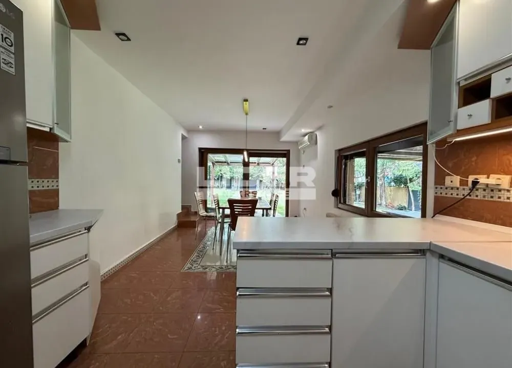 Izdavanje, kuća, 150m², Savski Venac, Beograd