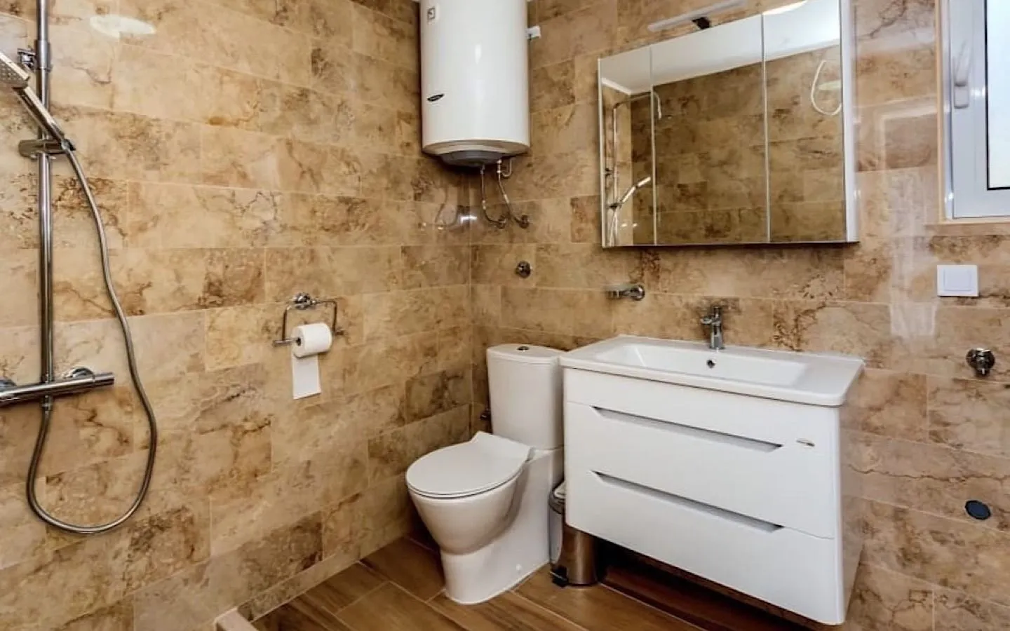Rent, two bedroom apartment, 65m², Sutomore, Bar