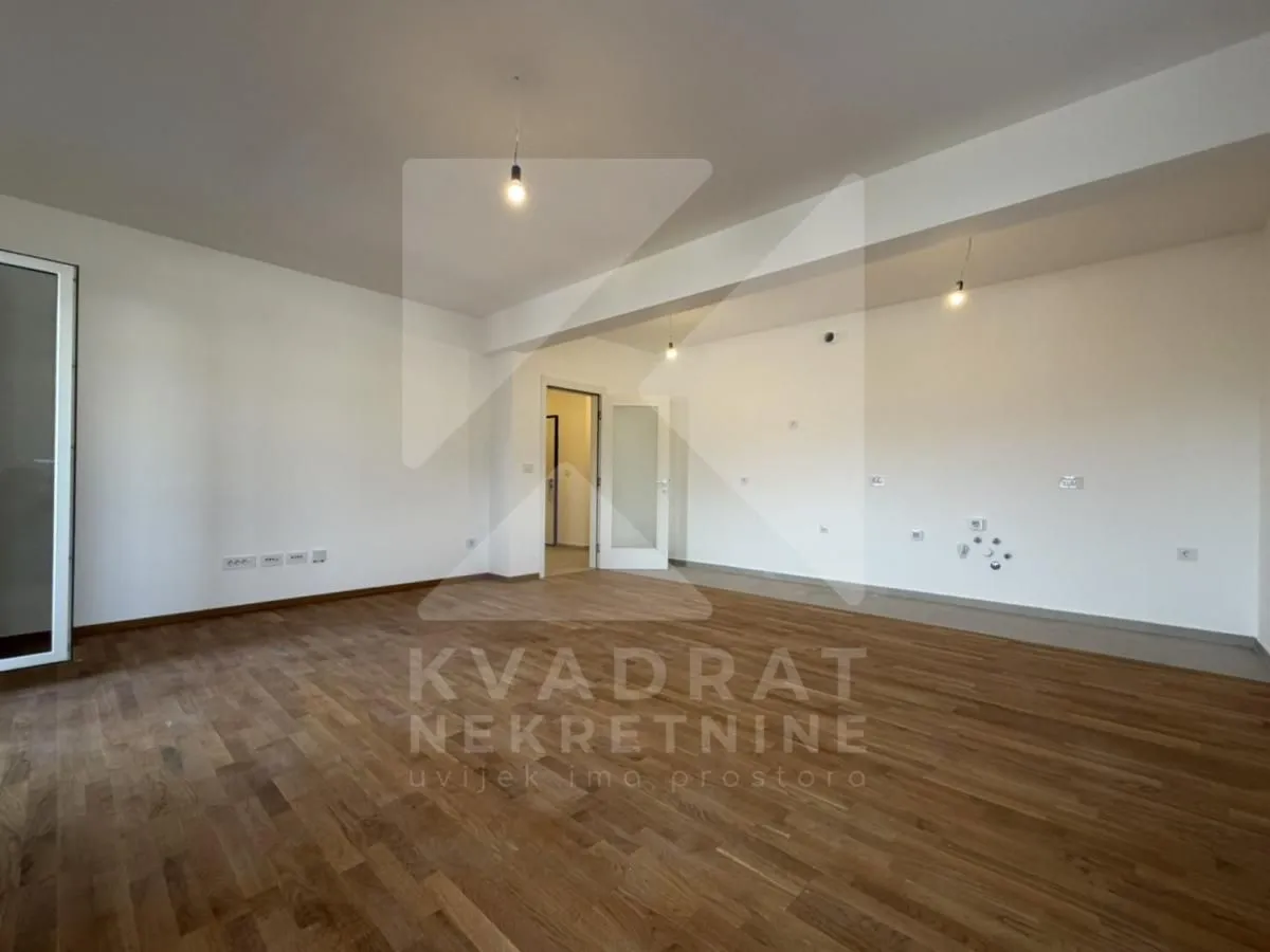 Prodaja, trosoban stan, 104m², Stari Aerodrom, Podgorica