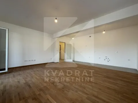 Prodaja, trosoban stan, 104m², Stari Aerodrom, Podgorica - image 4