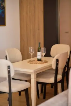 Rent, two bedroom apartment, 55m², Budva, Crna Gora - image 2