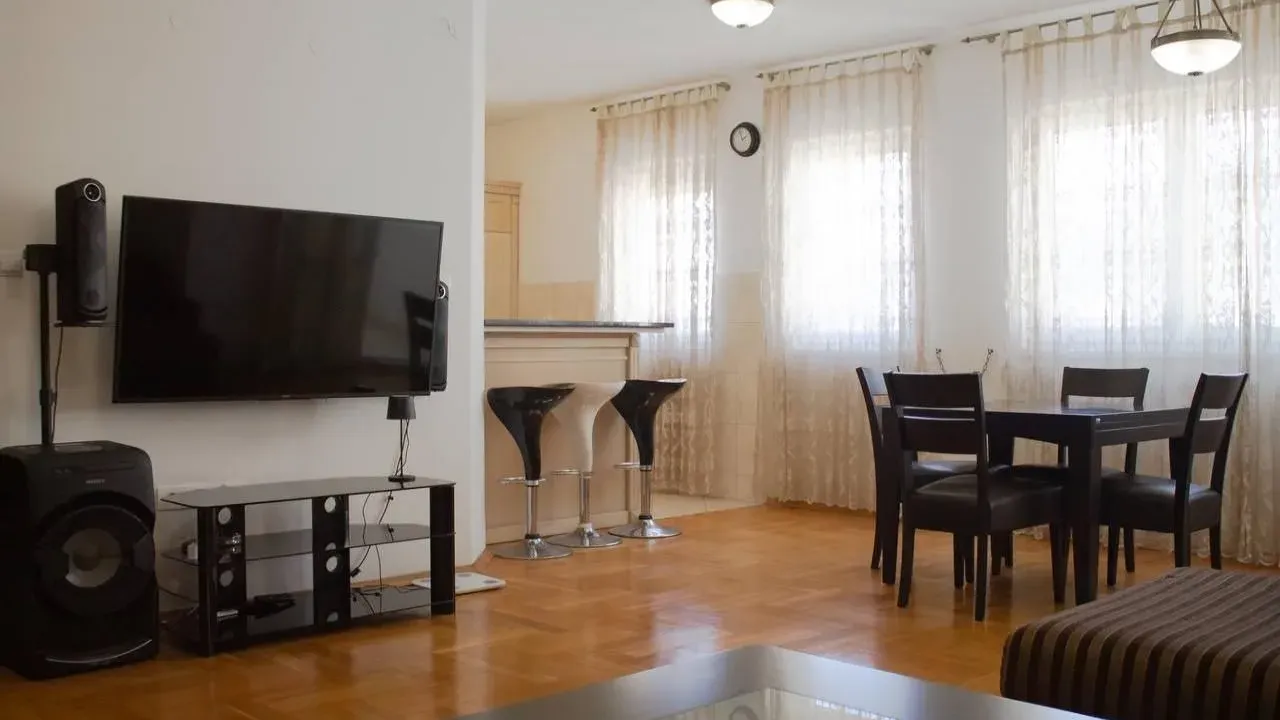 Prodaja, dvosoban stan, 100m², Bar, Crna Gora