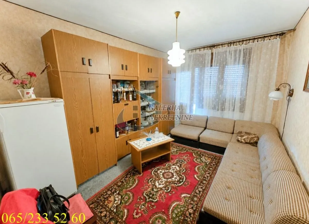 Prodaja, kuća, 240m², Centar, Inđija