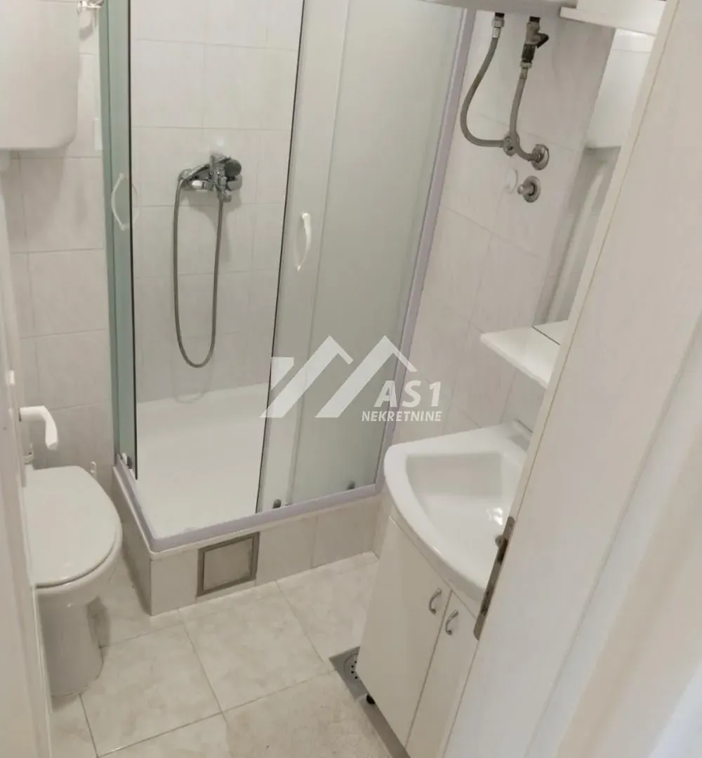 Izdavanje, trosoban stan, 100m², Spens, Novi Sad Sve Podlokacije