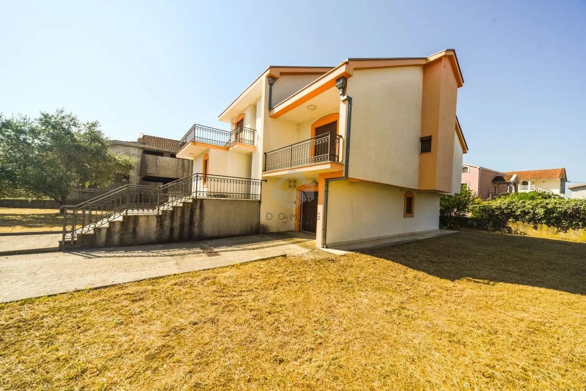 Prodaja, kuća, 350m², Tuzi, Podgorica