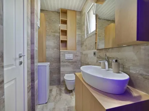 Izdavanje, dvosoban stan, 50m², Centar, Tivat - image 9