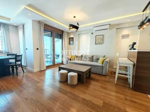 Rent, three bedroom apartment, 56m², Južni Bulevar, Vračar Sve Podlokacije - image 2