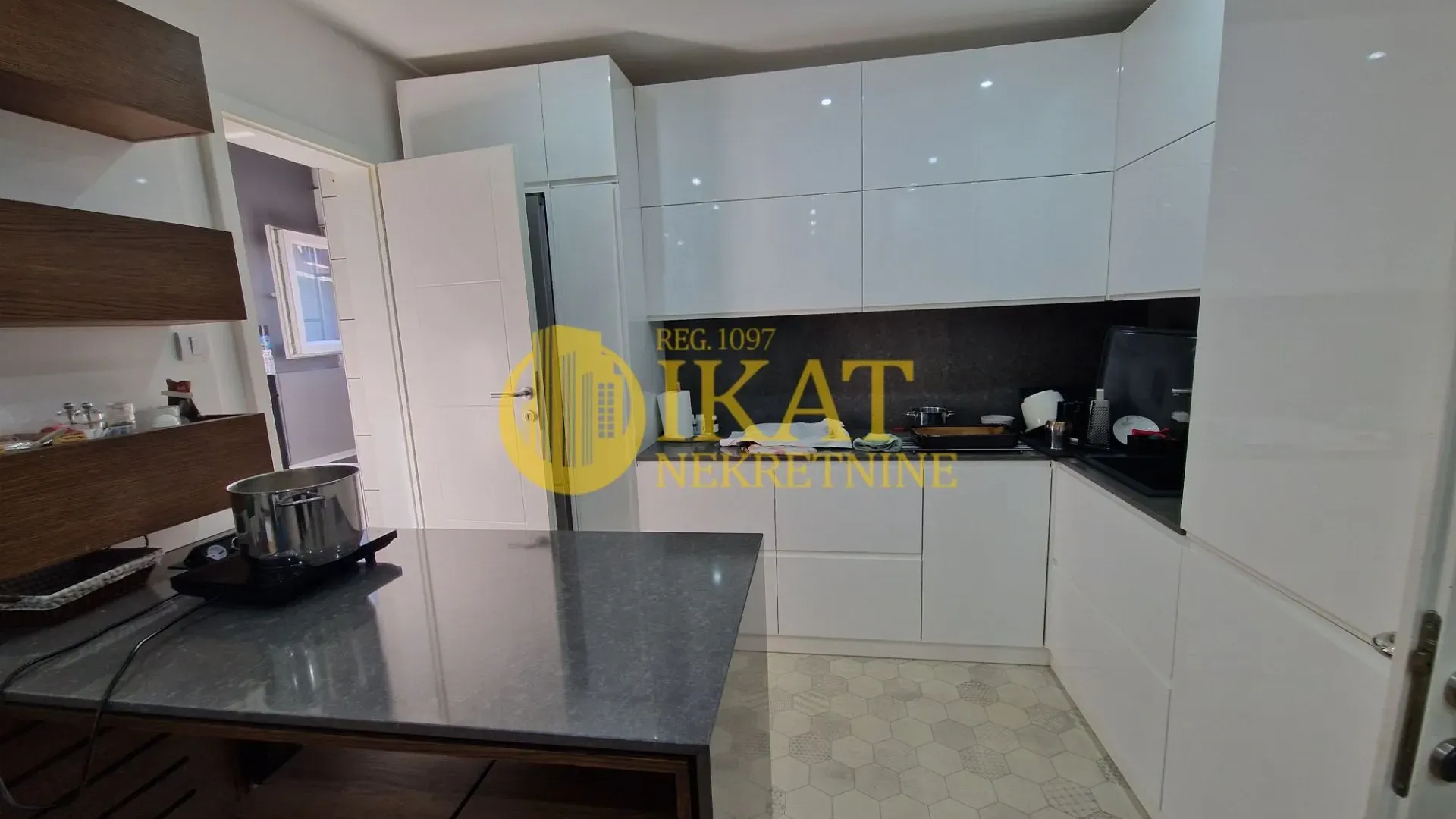 Sale, office space, 812m², Vidikovački venac, Rakovica