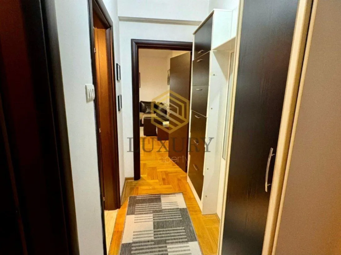 Prodaja, jednosoban stan, 41m², Centar, Podgorica