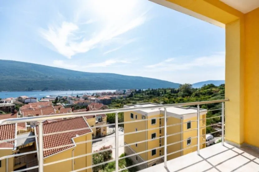 Sale, two bedroom apartment, 69m², Đenovići, Herceg Novi
