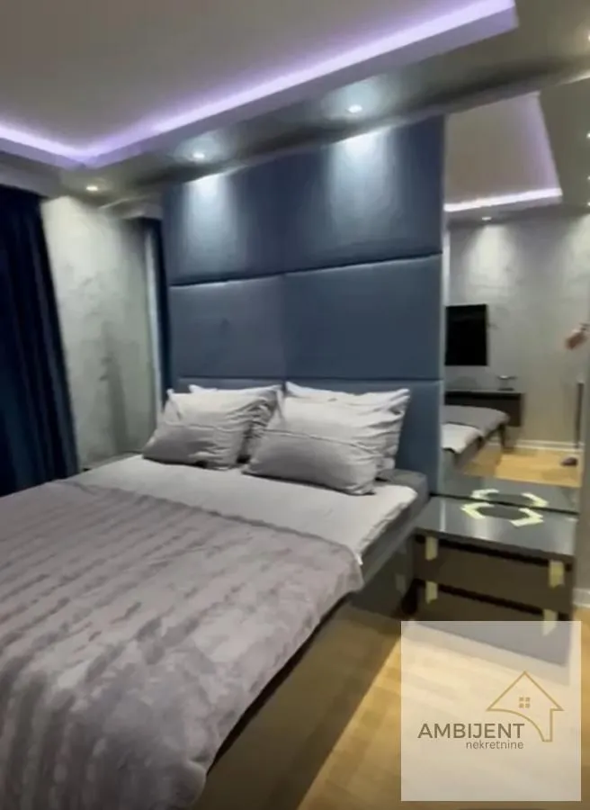 Prodaja, trosoban stan, 110m², Centar, Stara Pazova