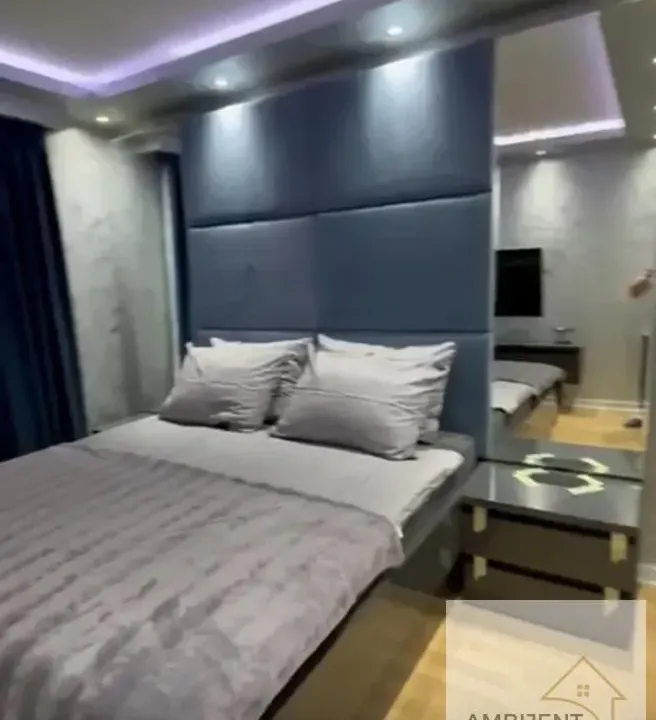 Prodaja, trosoban stan, 110m², Centar, Stara Pazova