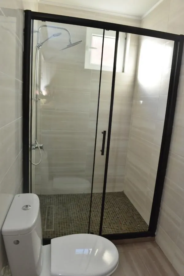 Izdavanje, četvorosoban stan, 218m², Kotor, Crna Gora