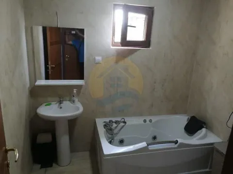 Prodaja, četvorosoban stan, 200m², Petrovac, Budva - image 21