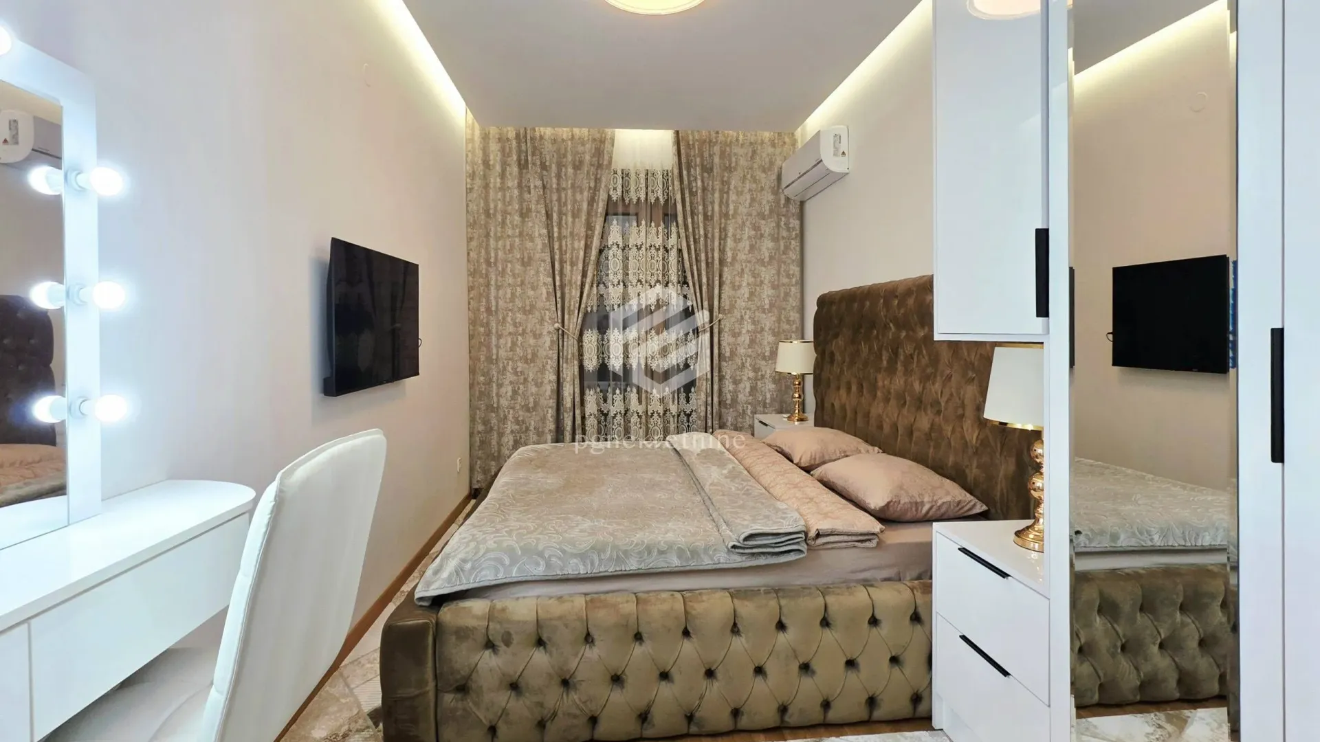Izdavanje, dvosoban stan, 88m², Centar, Podgorica