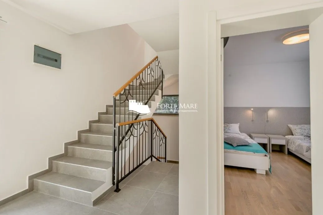 Prodaja, kuća, 236m², Njivice, Herceg Novi