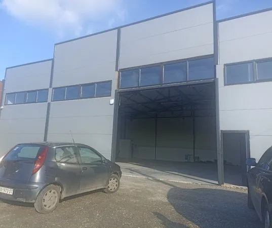 Rent, office space, 760m², Surčin (mesto), Surčin