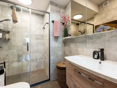 Sale, two bedroom apartment, 85m², Prčanj, Kotor - image 16