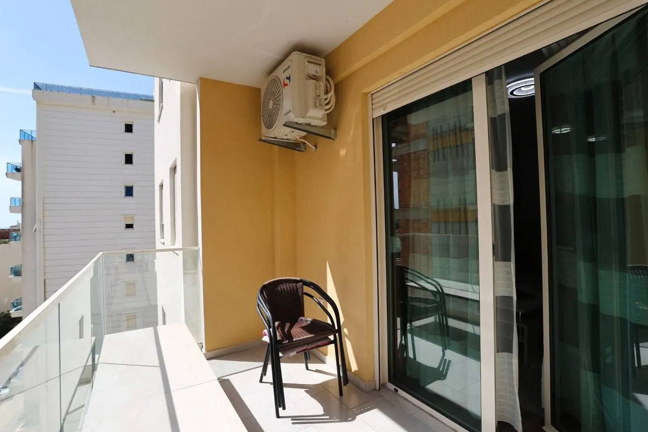 Izdavanje, jednosoban stan, 45m², Bečići, Budva