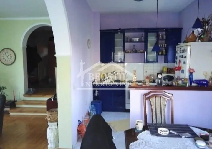 Prodaja, kuća, 197m², Ledine, Beograd