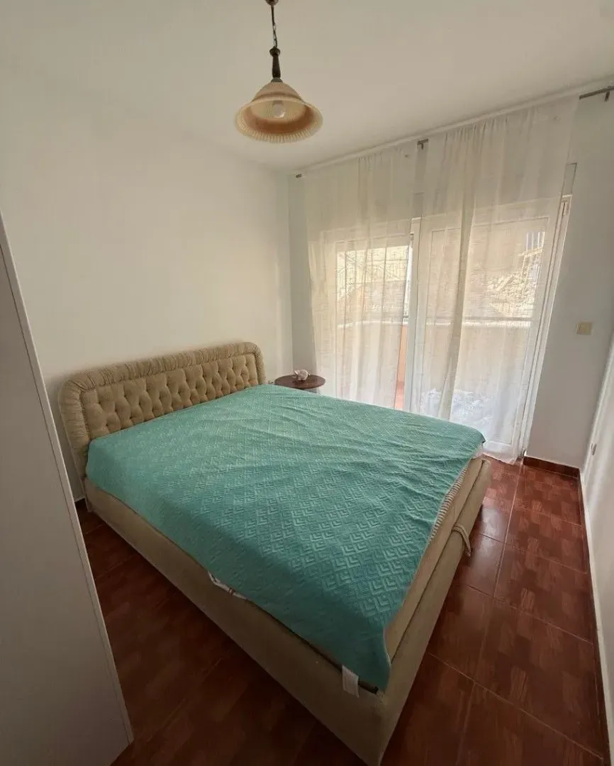 Izdavanje, jednosoban stan, 55m², Lazi, Budva