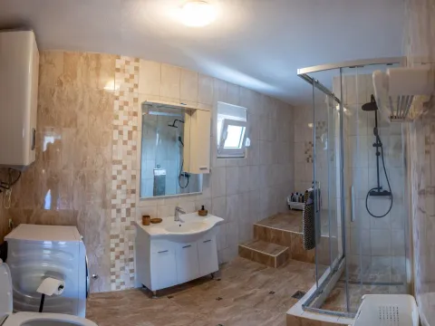 Rent, house, 111m², Lastva Grbaljska, Kotor - image 10