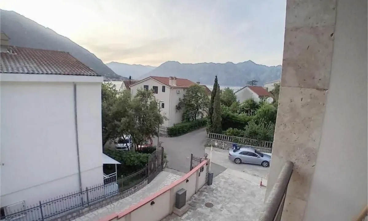 Prodaja, dvosoban stan, 72m², Dobrota, Kotor