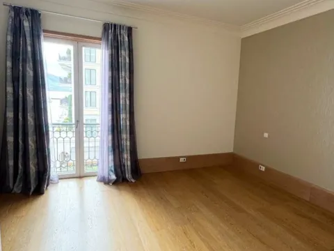 Izdavanje, četvorosoban stan, 225m², Porto Montenegro, Tivat - image 5