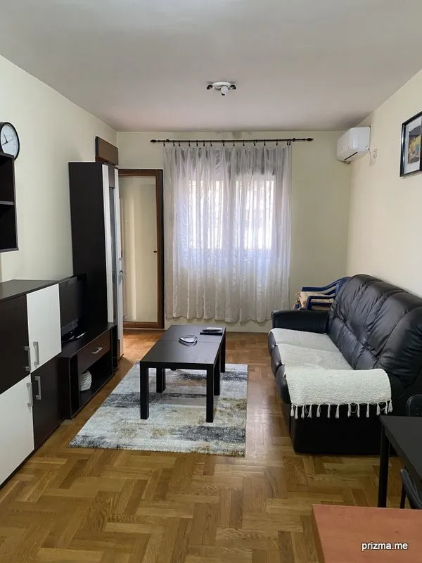 Izdavanje, jednosoban stan, 45m², Stari Aerodrom, Podgorica