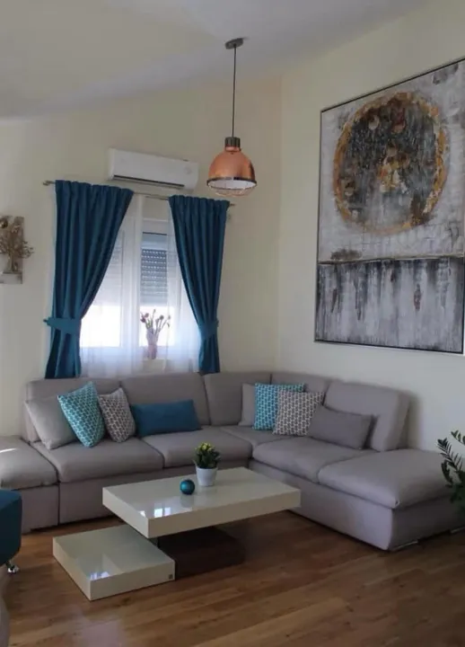Izdavanje, dvosoban stan, 85m², Kavač, Kotor