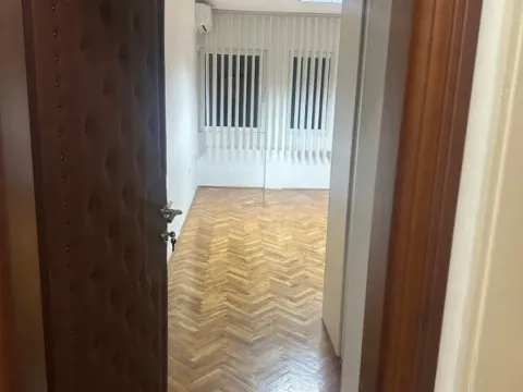 Izdavanje, poslovni prostor, 36m², Centar, Podgorica - image 2