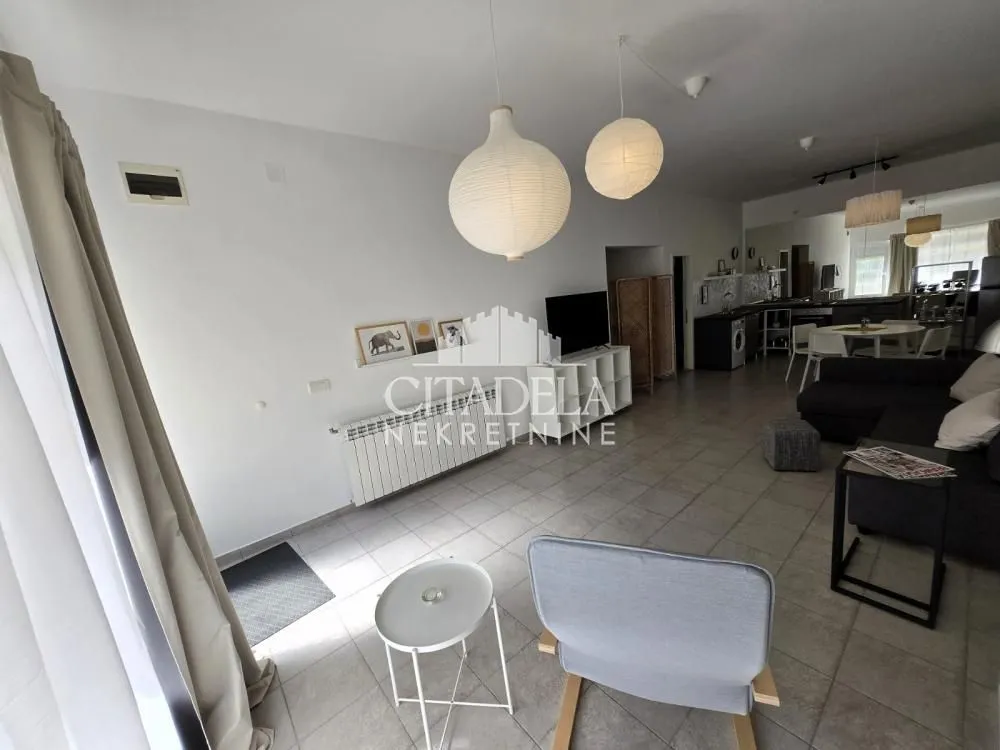 Izdavanje, jednosoban stan, 55m², Resnik, Beograd