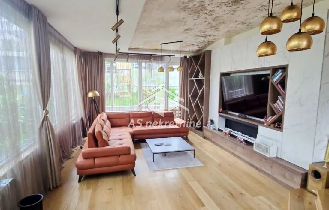 Izdavanje, stan, 240m², Savski Venac, Beograd