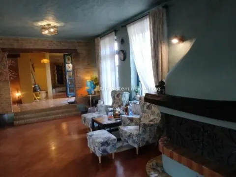 Izdavanje, kuća, 360m², Banjica, Voždovac Sve Podlokacije - image 16