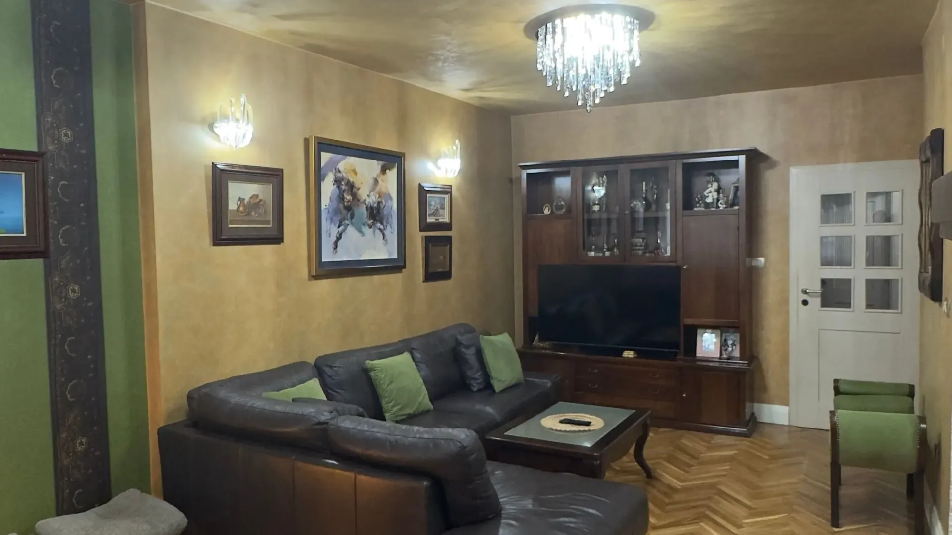 Izdavanje, trosoban stan, 85m², Pejton, Podgorica