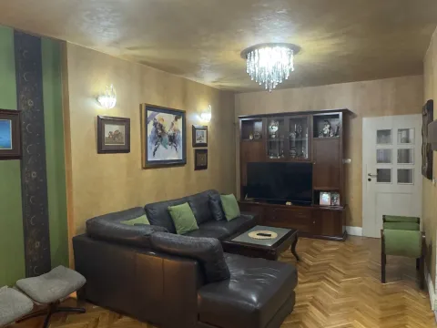 Rent, three bedroom apartment, 85m², Pejton, Podgorica - image 2