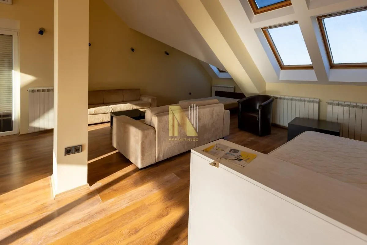 Prodaja, stan, 206m², Centar, Novi Sad