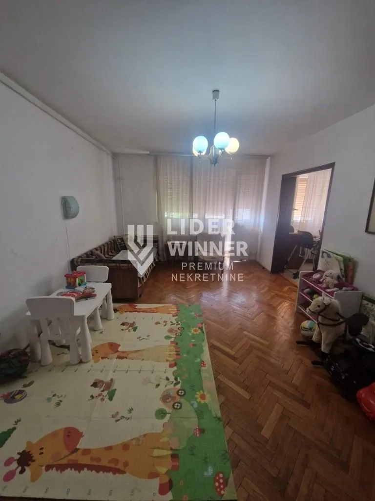 Prodaja, trosoban stan, 77m², Čubura, Beograd